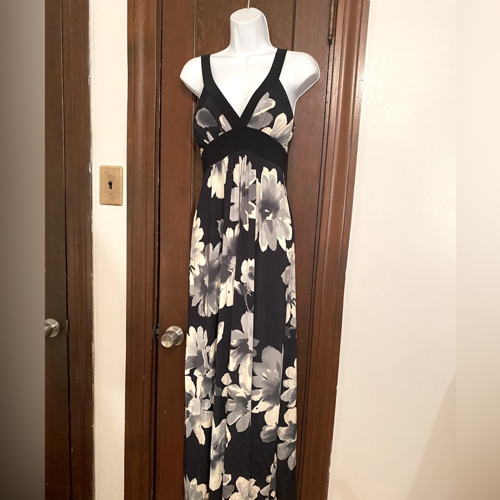 Black with Flower maxi dress by Twenty one Medium
